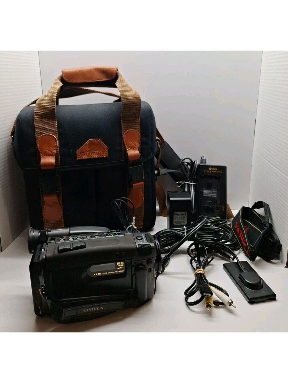 Yashica KX-H3 Video Camera Recorder Hi 8 NTSC Case + Accessories (Parts Only)